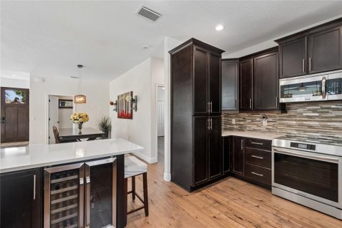 Casa en alquiler en Tampa, Florida, 5 dormitorios, 238.76 m2 № 2284041 - foto 10