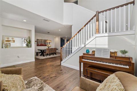Casa en alquiler en Tampa, Florida, 5 dormitorios, 238.76 m2 № 2284041 - foto 4