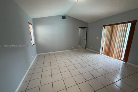 Villa ou maison à louer à Coral Springs, Floride: 3 chambres, 167.78 m2 № 1946479 - photo 10