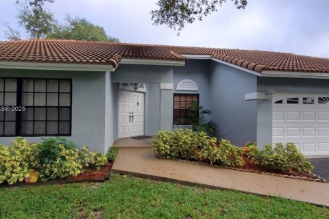 Villa ou maison à louer à Coral Springs, Floride: 3 chambres, 167.78 m2 № 1946479 - photo 1