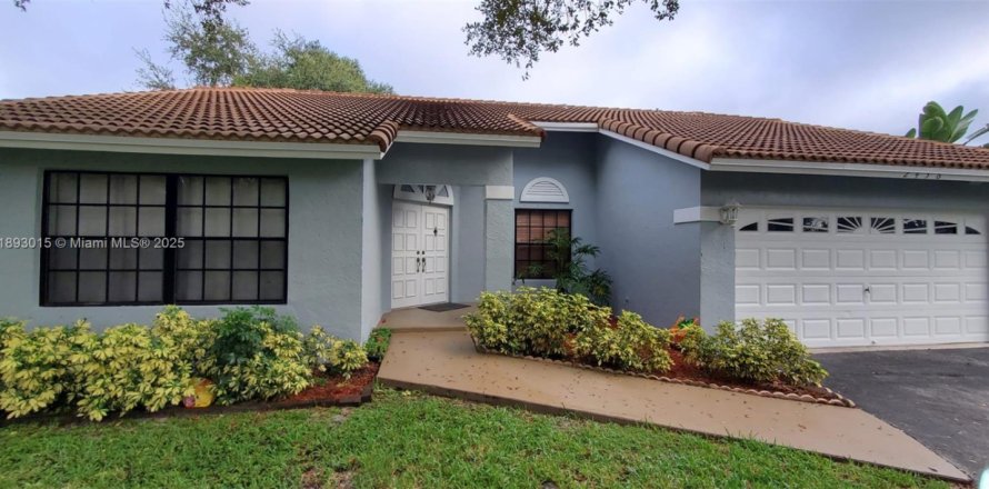 Villa ou maison à Coral Springs, Floride 3 chambres, 167.78 m2 № 1946479
