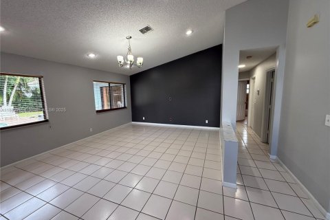 Villa ou maison à louer à Coral Springs, Floride: 3 chambres, 167.78 m2 № 1946479 - photo 6
