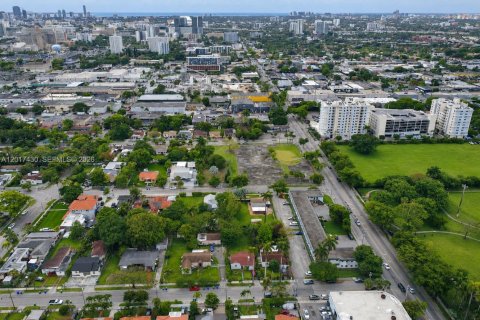 Commercial property in Miami, Florida № 2086113 - photo 5