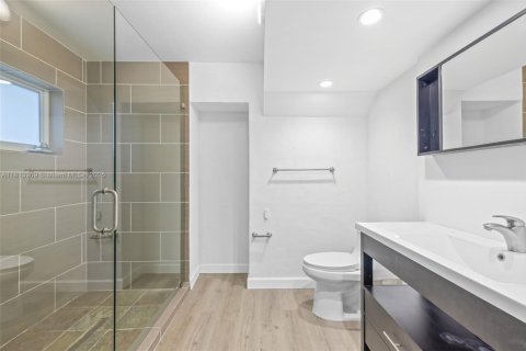 House in Miami Shores, Florida 4 bedrooms, 186.92 sq.m. № 1875339 - photo 9