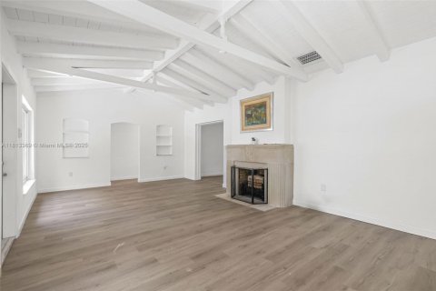 House in Miami Shores, Florida 4 bedrooms, 186.92 sq.m. № 1875339 - photo 2