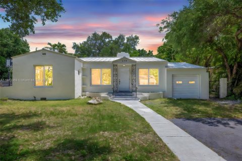 House in Miami Shores, Florida 4 bedrooms, 186.92 sq.m. № 1875339 - photo 1