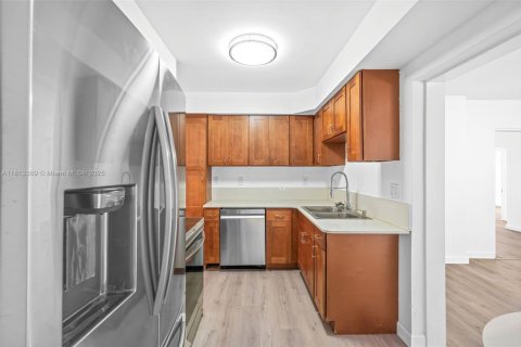 House in Miami Shores, Florida 4 bedrooms, 186.92 sq.m. № 1875339 - photo 7