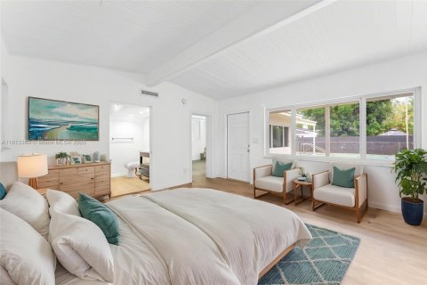 House in Miami Shores, Florida 4 bedrooms, 186.92 sq.m. № 1875339 - photo 6