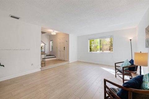 Condo in South Miami, Florida, 3 bedrooms  № 1706523 - photo 5