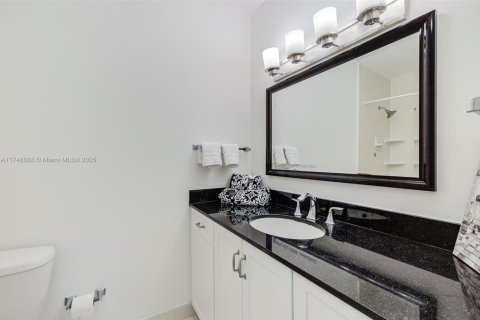 Condo in South Miami, Florida, 3 bedrooms  № 1706523 - photo 21