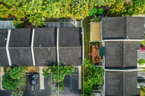 Condo in South Miami, Florida, 3 bedrooms  № 1706523 - photo 27