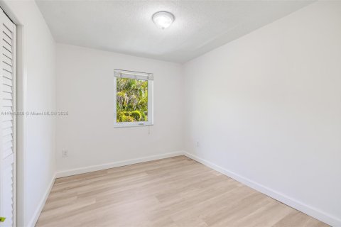 Condo in South Miami, Florida, 3 bedrooms  № 1706523 - photo 17