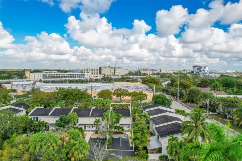 Condo in South Miami, Florida, 3 bedrooms  № 1706523 - photo 26