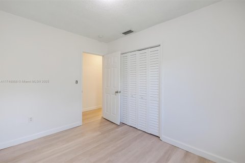 Condo in South Miami, Florida, 3 bedrooms  № 1706523 - photo 18