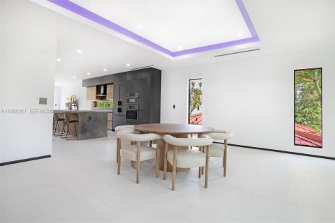 Villa ou maison à louer à Miami, Floride: 3 chambres, 276.85 m2 № 2059640 - photo 15