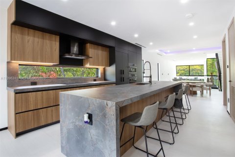 Villa ou maison à louer à Miami, Floride: 3 chambres, 276.85 m2 № 2059640 - photo 12