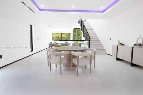Villa ou maison à louer à Miami, Floride: 3 chambres, 276.85 m2 № 2059640 - photo 16