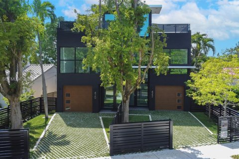 Villa ou maison à louer à Miami, Floride: 3 chambres, 276.85 m2 № 2059640 - photo 3
