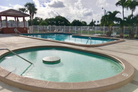 Apartment in Miami, Florida 2 bedrooms № 2244541 - photo 9