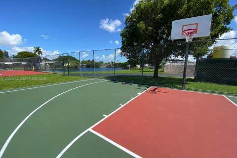 Apartment in Miami, Florida 2 bedrooms № 2244541 - photo 12
