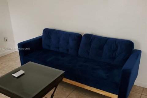 Apartment in Miami, Florida 2 bedrooms № 2244541 - photo 2