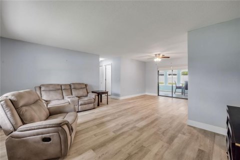 House in Edgewater, Florida 3 bedrooms, 120.96 sq.m. № 1853564 - photo 4