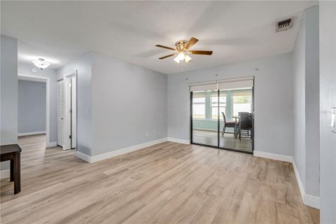 House in Edgewater, Florida 3 bedrooms, 120.96 sq.m. № 1853564 - photo 12