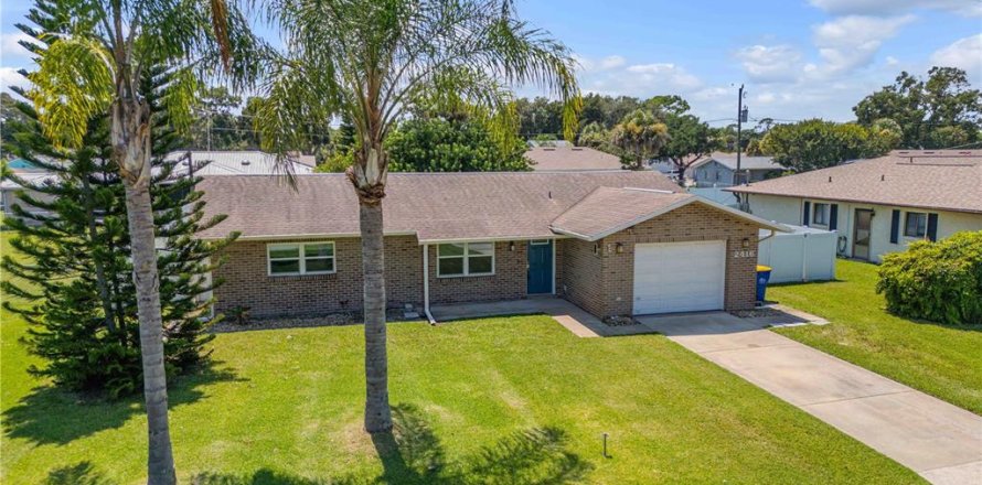 House in Edgewater, Florida 3 bedrooms, 120.96 sq.m. № 1853564