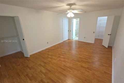 Condo in Miami, Florida, 3 bedrooms № 2004508 - photo 14