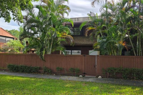 Condo in Miami, Florida, 3 bedrooms № 2004508 - photo 18
