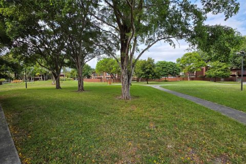 Condo in Miami, Florida, 3 bedrooms № 2004508 - photo 19