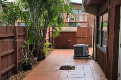 Condo in Miami, Florida, 3 bedrooms № 2004508 - photo 17