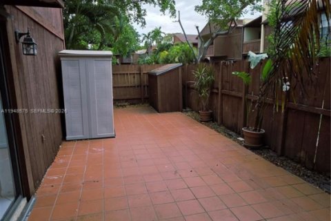 Condo in Miami, Florida, 3 bedrooms № 2004508 - photo 16