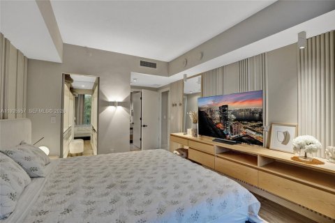 Condo in Miami, Florida, 2 bedrooms  № 2003352 - photo 20