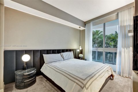 Condo in Miami, Florida, 2 bedrooms  № 2003352 - photo 17