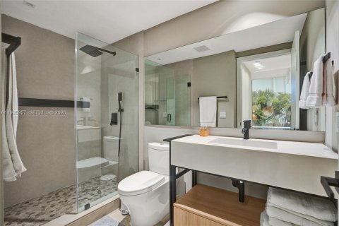 Condo in Miami, Florida, 2 bedrooms  № 2003352 - photo 30