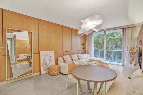 Condo in Miami, Florida, 2 bedrooms  № 2003352 - photo 7