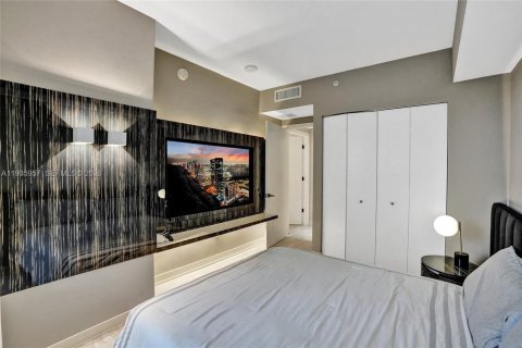 Condo in Miami, Florida, 2 bedrooms  № 2003352 - photo 16