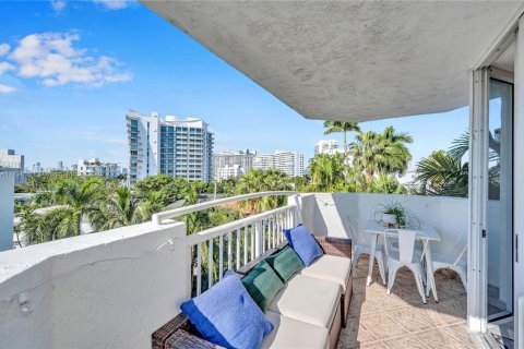 Condo in Miami Beach, Florida, 2 bedrooms  № 1953464 - photo 4