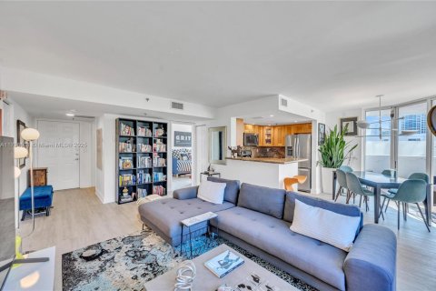 Condo in Miami Beach, Florida, 2 bedrooms  № 1953464 - photo 2