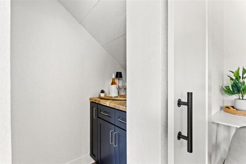 Commercial property in Saint Pete Beach, Florida 6 bedrooms, 272.95 sq.m. № 1523442 - photo 9