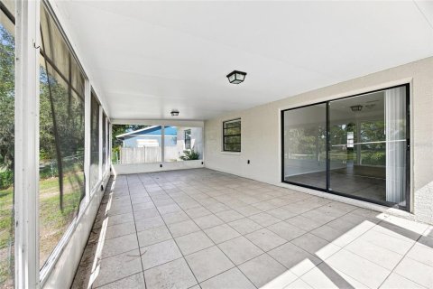 Villa ou maison à vendre à New Port Richey, Floride: 3 chambres, 148.18 m2 № 2349781 - photo 13