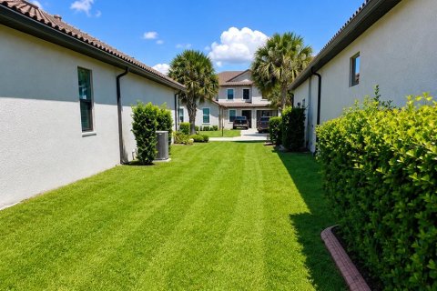 House in BELLALAGO in Kissimmee, Florida 4 bedrooms, 256.69 sq.m. № 2231904 - photo 30