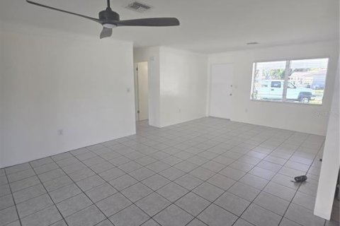 Villa ou maison à louer à Saint Petersburg, Floride: 2 chambres, 100.33 m2 № 2388512 - photo 5