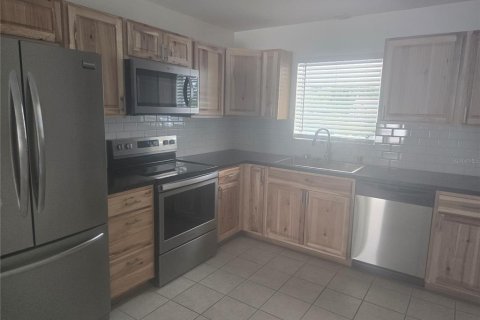 Villa ou maison à louer à Saint Petersburg, Floride: 2 chambres, 100.33 m2 № 2388512 - photo 2