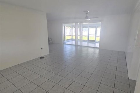 Villa ou maison à louer à Saint Petersburg, Floride: 2 chambres, 100.33 m2 № 2388512 - photo 8