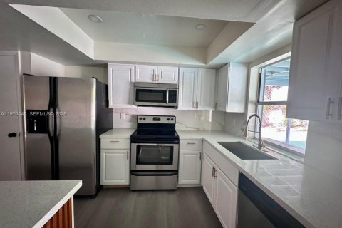 Casa en alquiler en Margate, Florida, 3 dormitorios, 121.33 m2 № 2031096 - foto 5