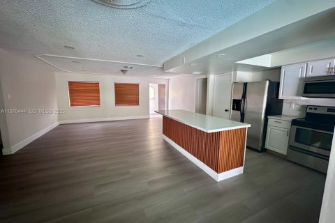 Casa en alquiler en Margate, Florida, 3 dormitorios, 121.33 m2 № 2031096 - foto 4