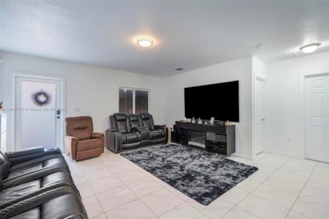 Villa ou maison à vendre à Miami, Floride: 4 chambres, 140.1 m2 № 1896374 - photo 4