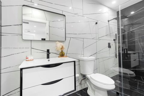 Villa ou maison à vendre à Miami, Floride: 4 chambres, 140.1 m2 № 1896374 - photo 15